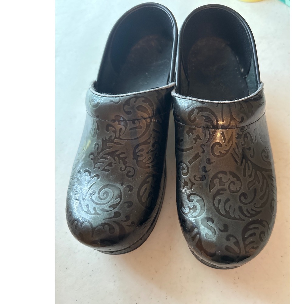 Dansko Professional Clogs Black Patent Floral Paisley Scroll EU 39 US 8.5-9